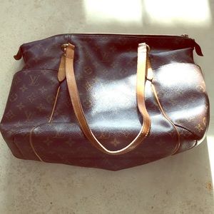 Louis Vuitton Shoulder Bag, Great Condition!